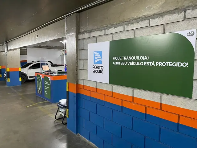 Placa em garagem: fique tranquilo(a), aqui seu veículo está protegido