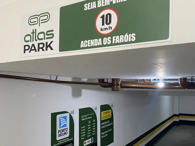 Rampa de garagem com sinalização padronizada Atlas Park