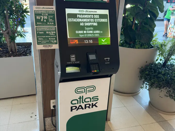 Totem de autoatendimento Atlas Park para pagamento do estacionamento